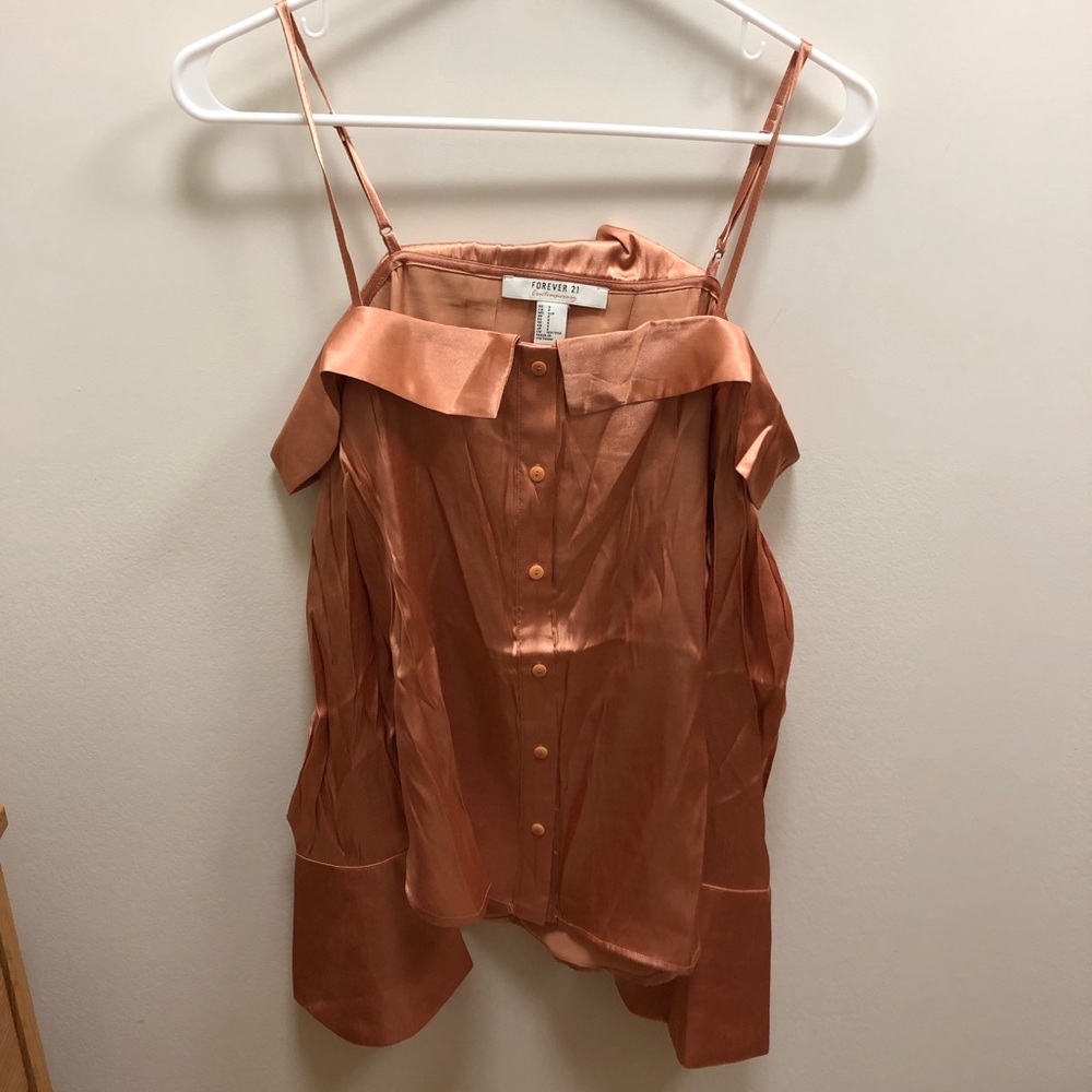 BUNDLE; Off the shoulder satin tops (2)